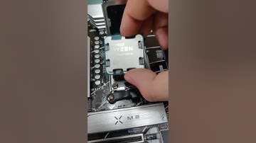 Installing an AMD Ryzen 7 7800X3d in AM5 socket motherboard #amd #pcmr #computer #asmr #tutorial