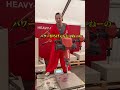 はつり機を堪能する職人