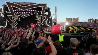 Robbie Williams – Love My Life. Live in Tampere 10.8.2017 (360° video) chords