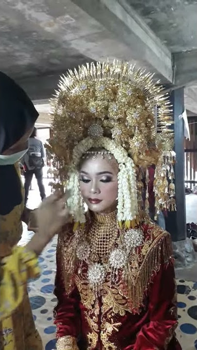 Baju adat tradisional Minangkabau, Suntiang