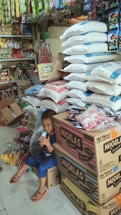 Jumpa lagi dengan si bocil raji, masih sama dengan susu dan tempat yang sama 🫰😃 #tokosembako #dagang