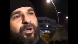 Yılbaşı Gecesi Taksimde Namaz Kılan Adam.