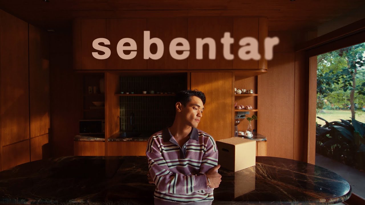 Watch Afgan - Sebentar (Visualizer) on YouTube Watch Afgan - Sebentar (Visualizer) on YouTube