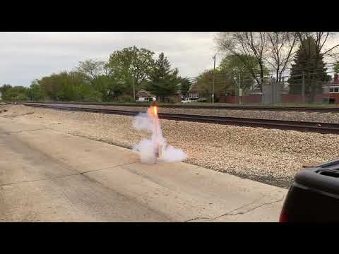 4 inch strobe rocket firework