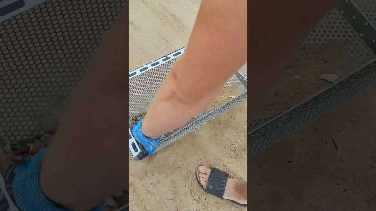 Чистка пляжа совком! Нашли золото и монеты