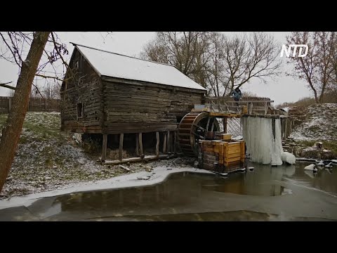 Видео: Очаровательная водяная мельница в Корвене, Северный Уэльс, украшенная деревенскими элементами