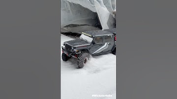 Slinging Snow - Axial SCX10III Gladiator #rc #rccar #traxxas #axialcrawler #axial #axialscx10 #jeep