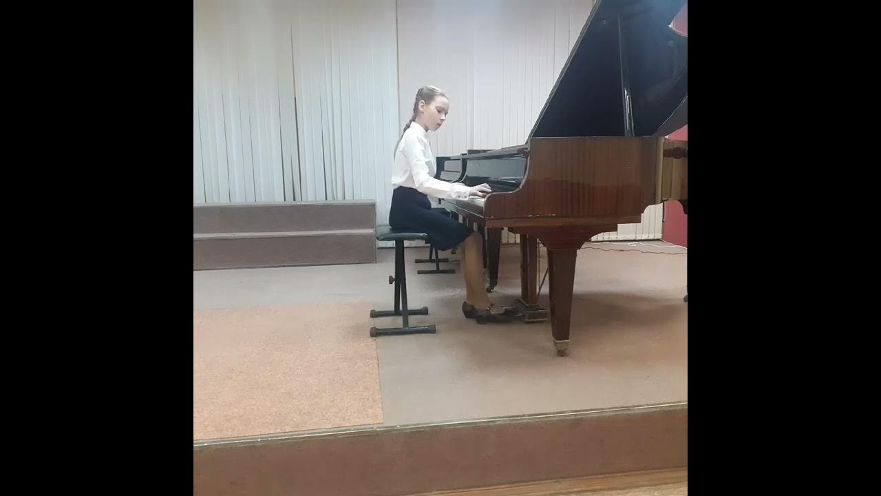 фортепиано младшие классы. фортепианный класс. фортепиано младшие классы. ведущий концерта дши одежда. фортепиано.