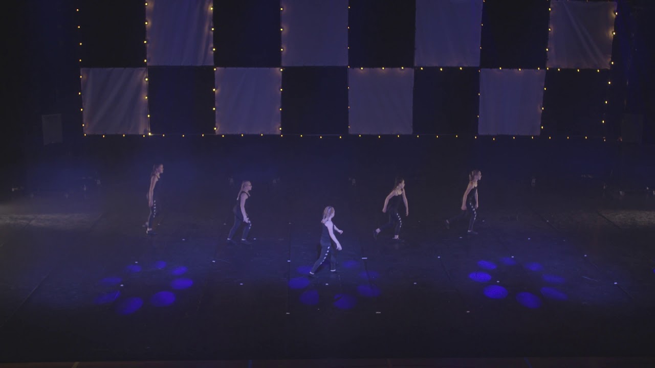 UItvoering Dansschool FemFit 2019  JazzModern 6 7 8 YoungBlood