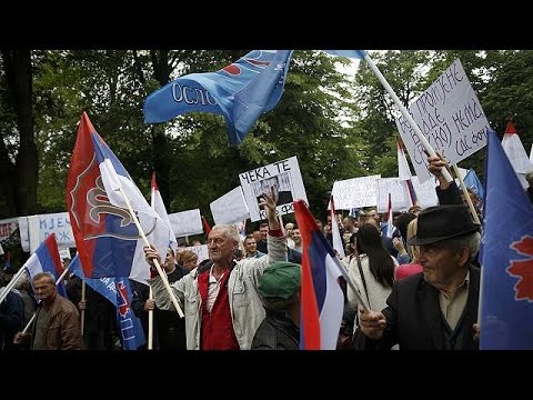 Divided Bosnian Serbs protest for and against the government