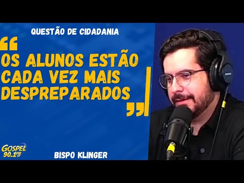 Você acha que o uso de celulares nas escolas deveria ser proibido?