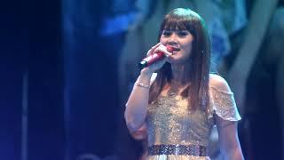 MOMO GEISHA KW NYANYI LAGU DANGDUT.......