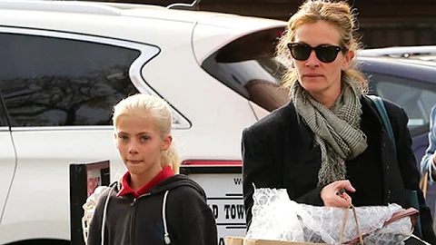 Julia Roberts And Daughter, Hazel, Go Shopping