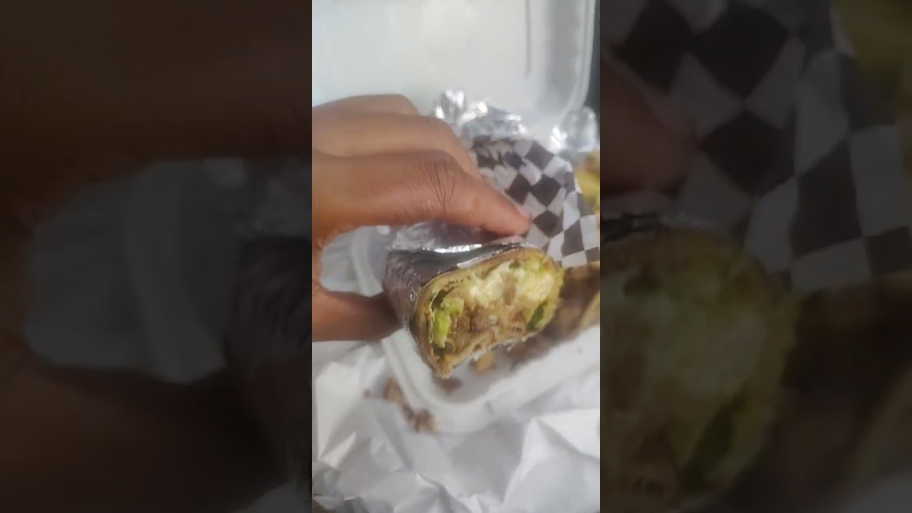 ,🇸🇴🇸🇴 trying my local soomali cafe  famous lamb 🌯 wraps 