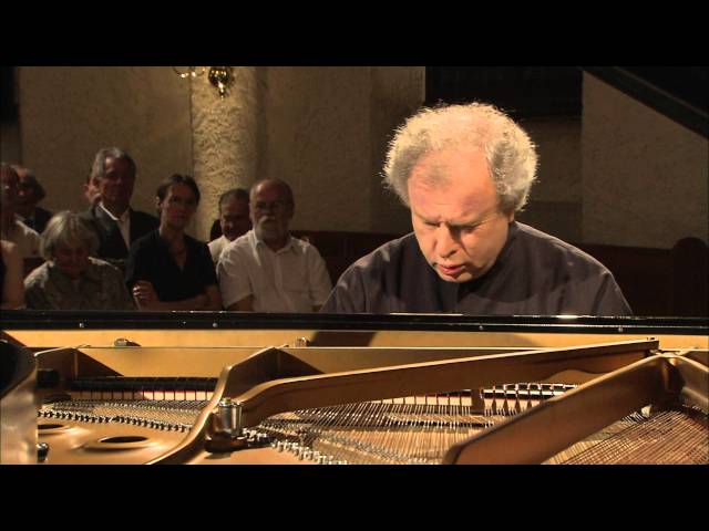 Bach - Suite française n°6: Gavotte, Polonaise, Menuet & Bourrée : Murray Perahia, piano