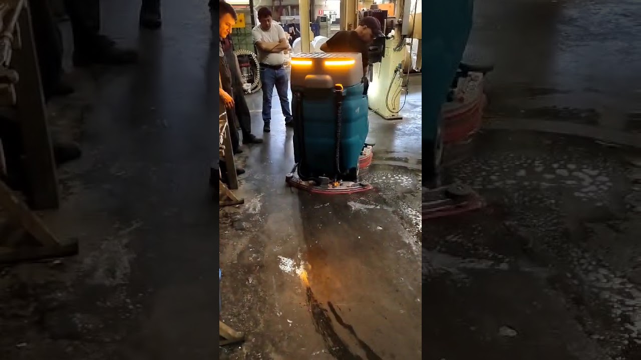 Работа поломоечной машины Wellland FD85 убирает пол на заводе по производству мебели #Wellland