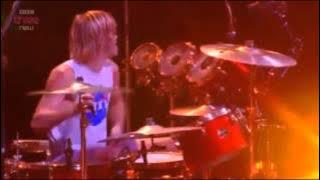 Foo Fighters - Alone   Easy Target (Live at Reading Festival 2012)