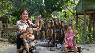 how to catch giant fish alone, smoke and grill fish for little daughter to eat
