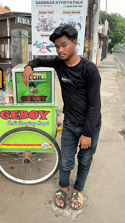 Arul 19thn, pedagang cilok.