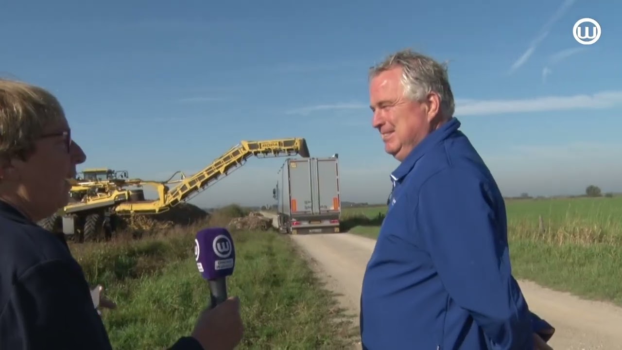 251008 De boer op 1 - Suikerbieten rooien