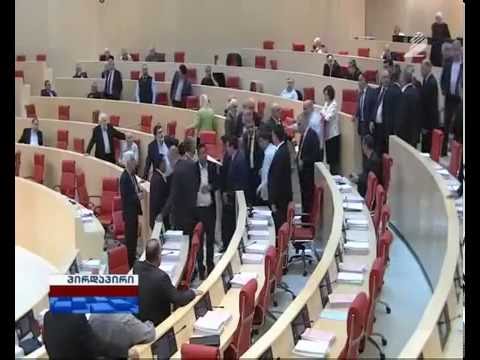 ზვიად ზვიადაური ლონდარიძეს   შენი დედას შევე    ი, დაპირისპირებამ პარლამენტში გადაინაცვლა