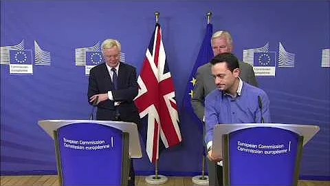 David Davis and Michel Barnier Get to 'Substance of the Matter' at Brexit Negotiations