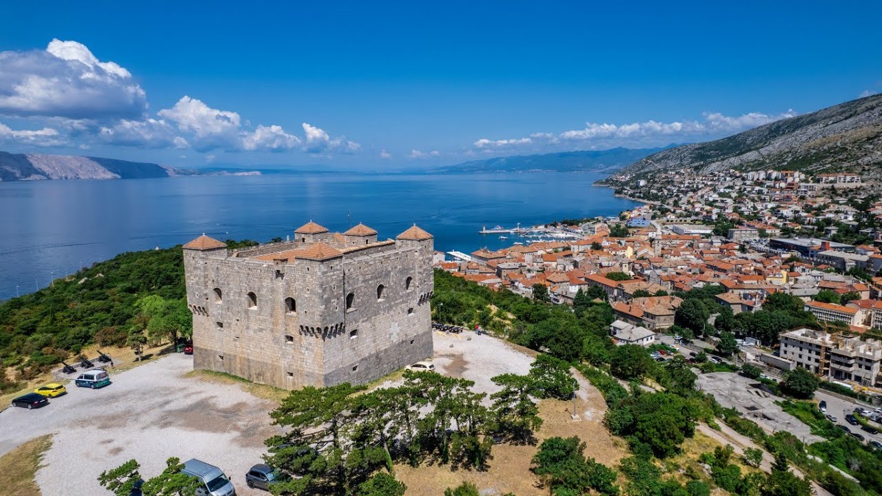 Senj, wjazd od strony serpentyn