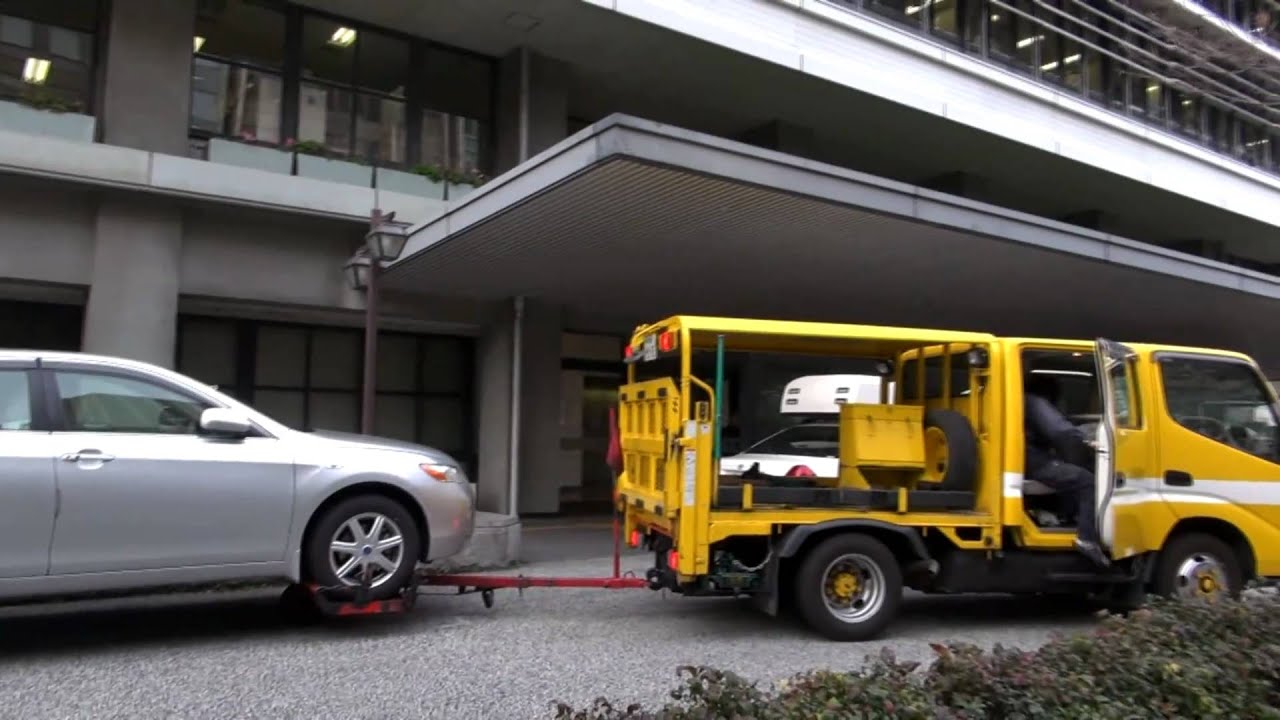 駐車違反でレッカー移動される車 The Car Was Towed Due To Parking Violation Youtube