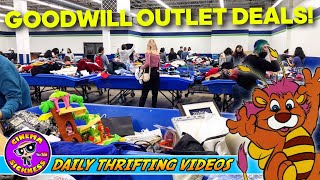 THRIFTING RETRO FINDS & TETANUS AT THE OUTLET CENTER | Goodwill: Lancaster, PA
