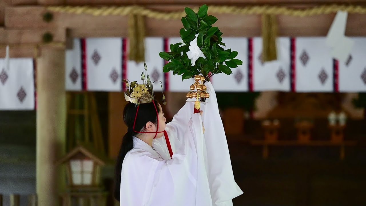 美保神社　雨の朝の巫女舞（真ノ舞）MIKO-MAI MIHOJINJA SHRINE JAPAN