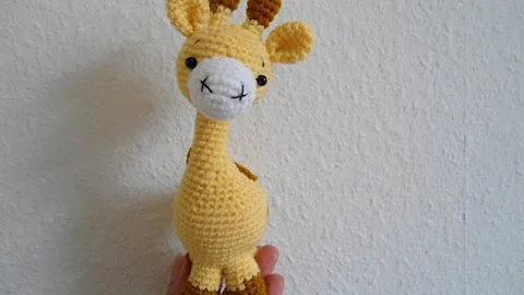 Learn to Crochet an Adorable Little Giraffe!