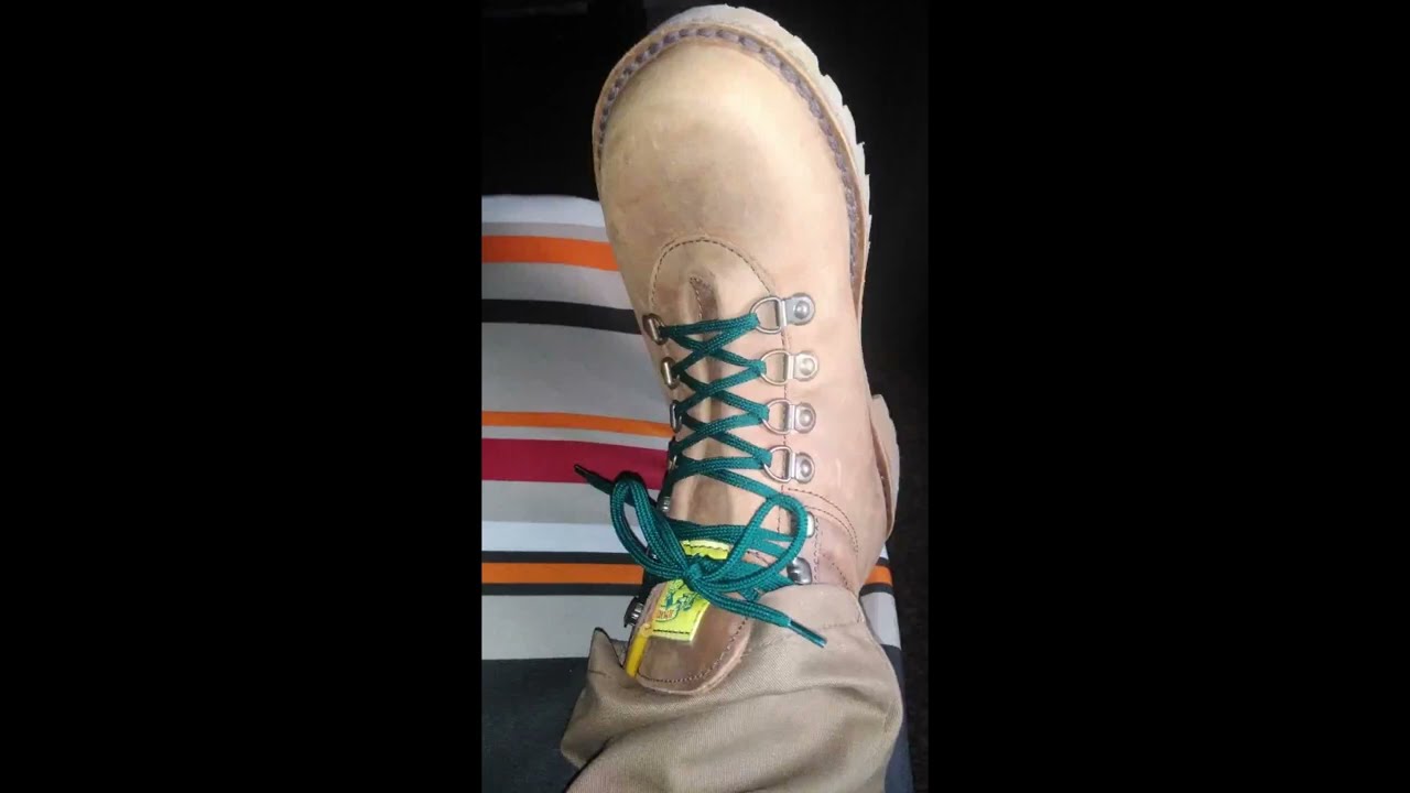 Jim Green Razorback, Crazy Horse Fudge Waxy color, before/after waterproofing with Tuxan Protector.