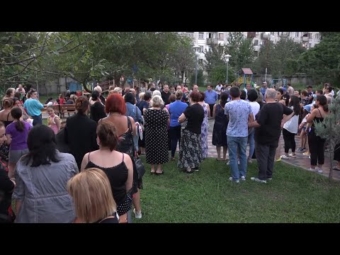 ზაზა ლომინაძე მერობის კანდიდატ იოსებ ხახალეიშვილთან ერთად ნიკეას ქუჩის მცხოვრებლებს შეხვდა