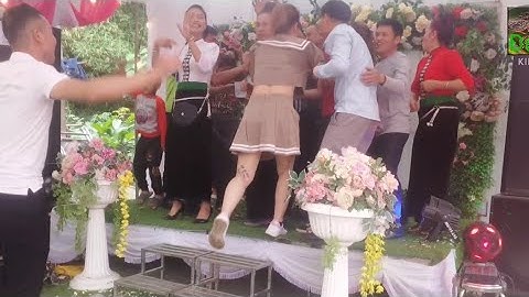 Đám cưới người thái đen Nghĩa Lộ nhà trai đấy đồ vị các cô gái  mời rượu bằng bát