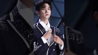 Fancam Focusinto1 周柯宇 210424 创造营2021 出道夜 花絮 整理领带中 Zhou Keyu Debut Night Behind-The-Scenes