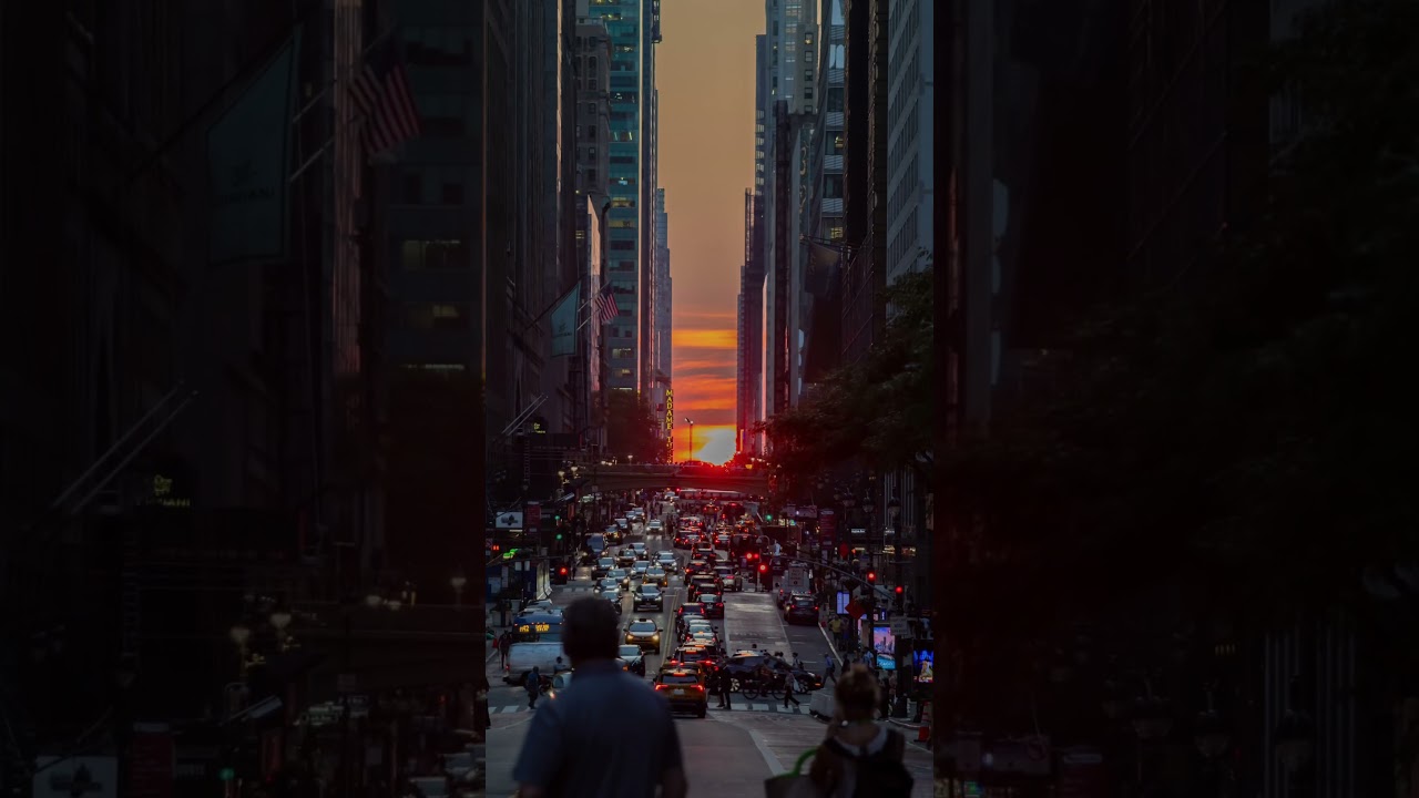 Manhattanhenge in time square. 