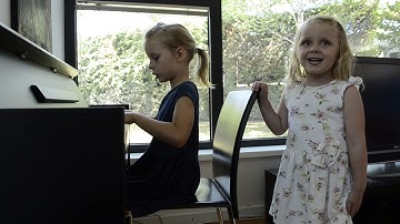 Makedonsko Devojce - Macedonian folk song  performed by two Lithuanian girls Maja and Sofija