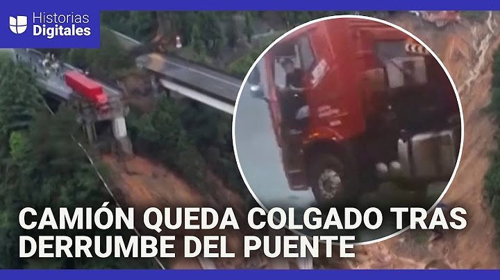 Conductor queda colgando con su camión tras el derrumbe de un puente