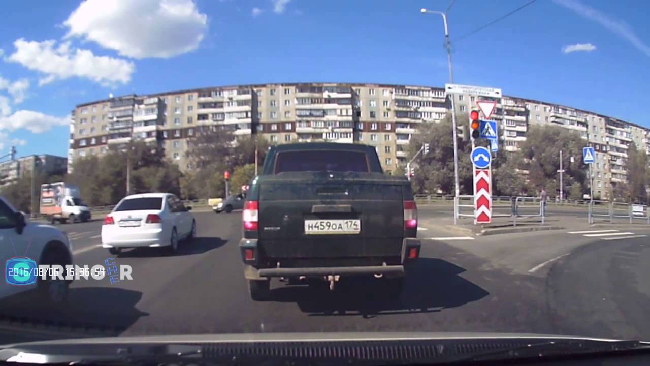 Газель сбила девушку