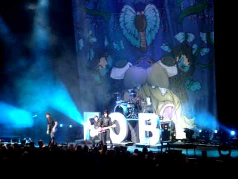 Fall Out Boy "Don't Stop Believing" (Ft. Brendon U...