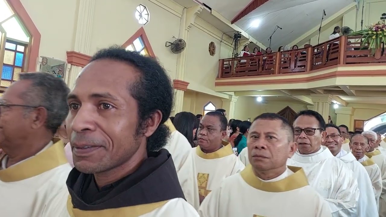 MARI KITA BERGEMBIRA & AGUNGKANLAH CINTA TUHAN. MISA PONTIFIKAL  Mgr.Yohanes Hans Monteiro. 