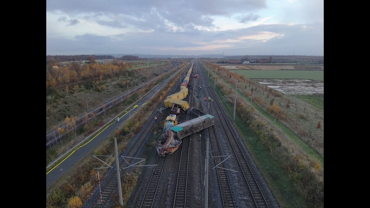 Zugunglück: Güterzug fährt auf Bauzug - 3 Verletzte - Zug entgleist in Kerpen-Dorsfeld am 22.11.24