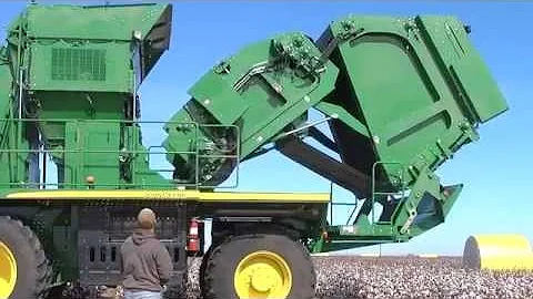 John Deere GoCotton: CS690 Cleaning in Transport Configuration