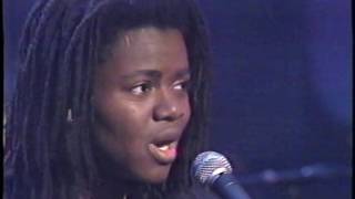 Watch Tracy Chapman Dreaming On A World video