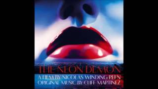 Cliff Martinez - "Messenger Walks Among Us" (The Neon Demon OST) screenshot 3