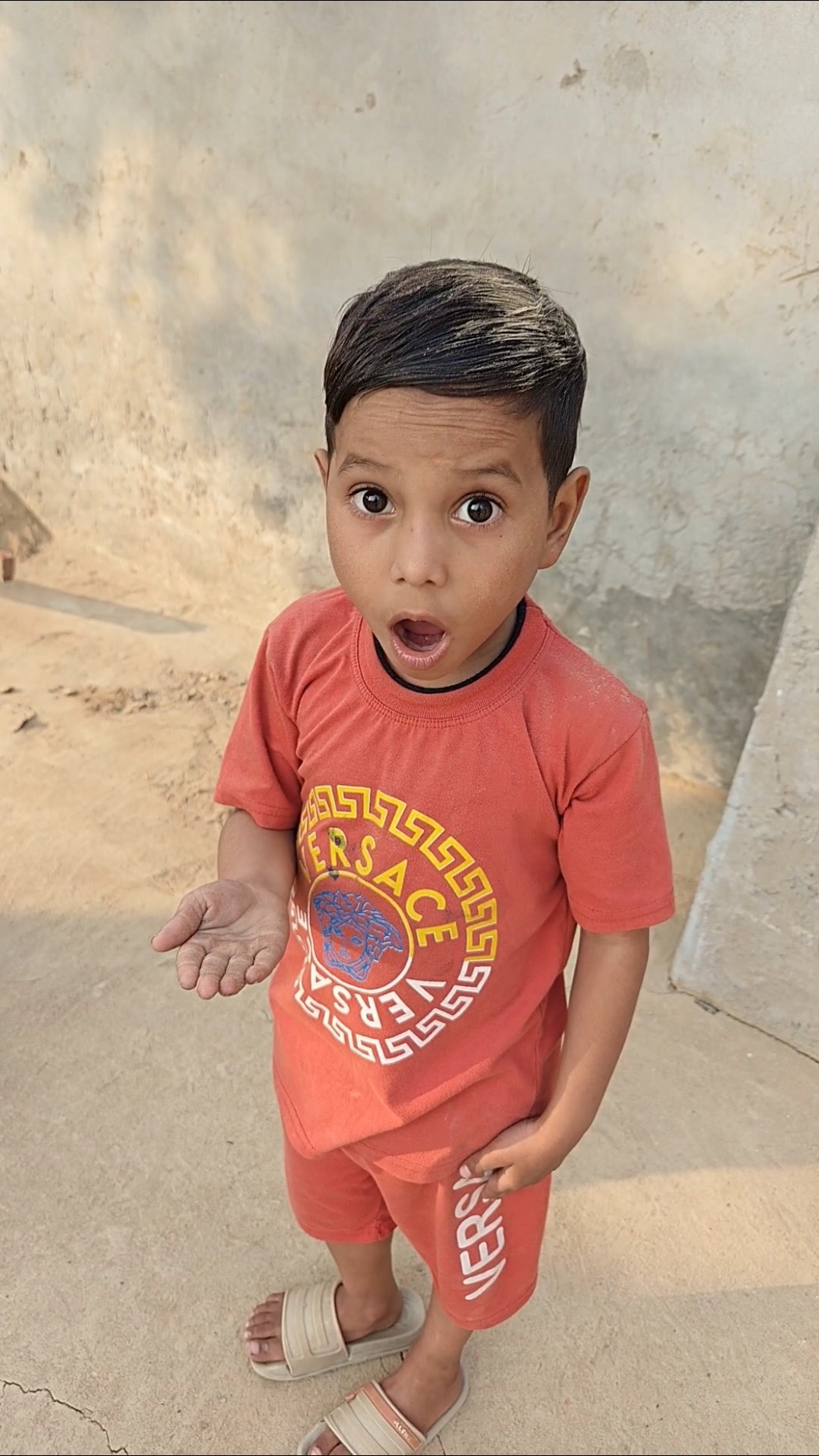 Sar mein mitti dal diya ? #shorts
