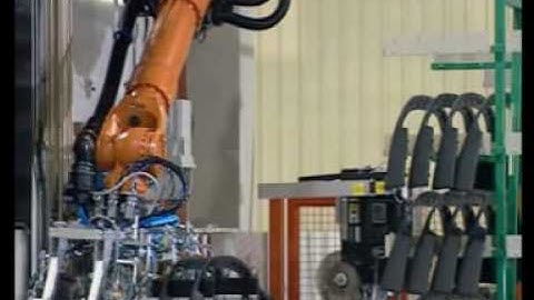 Handling of plastic frontends at a plastics injection molding machine with a KUKA robot