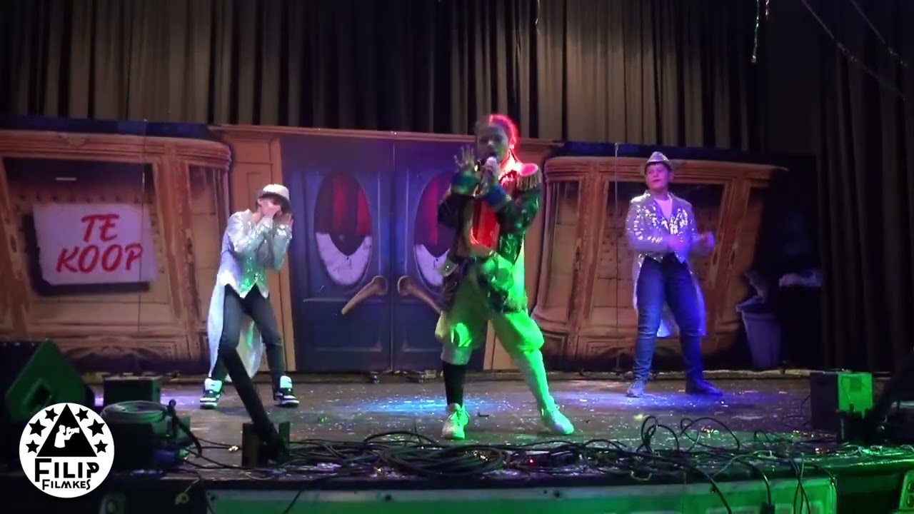 intreden en show van kandidaat 2 ILLuna