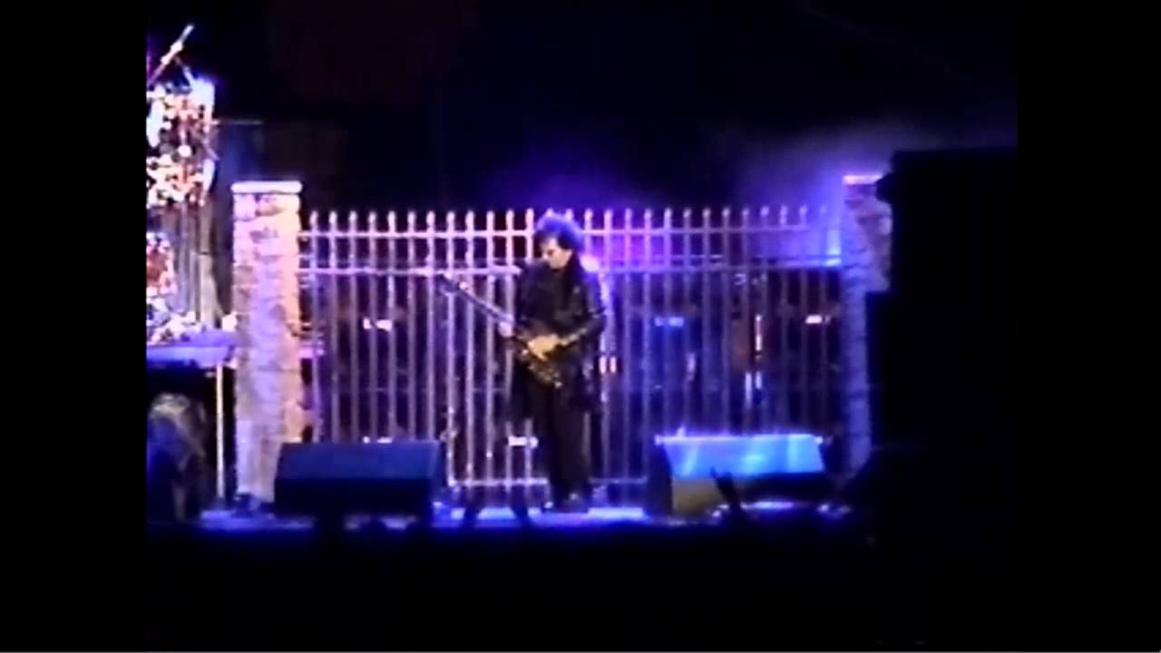 RONNIE JAMES DIO performs SHADOW OF THE WIND with Heaven and Hell