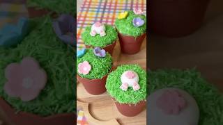 Easy Easter cupcakes! Perfect for a spring brunch, Easter dinner or just for fun! 🐰